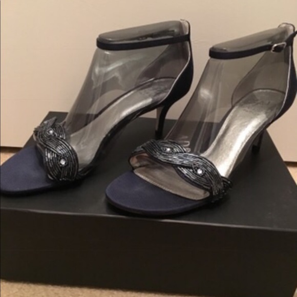 Navy blue Aerin heels by Adrianna Papell size US 9 - Picture 2 of 5